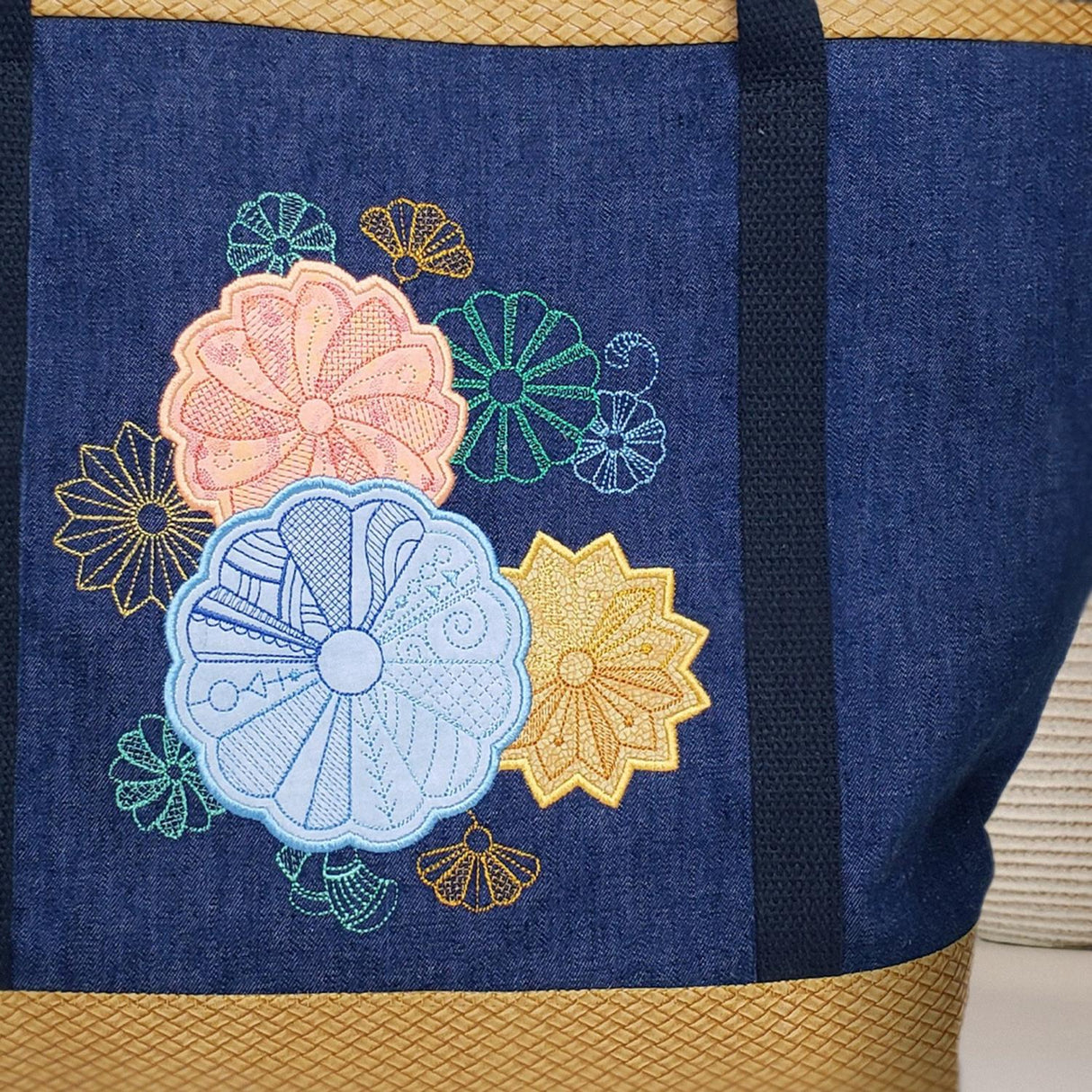 OESD Dresden Daisies Machine Embroidery Designs, USB