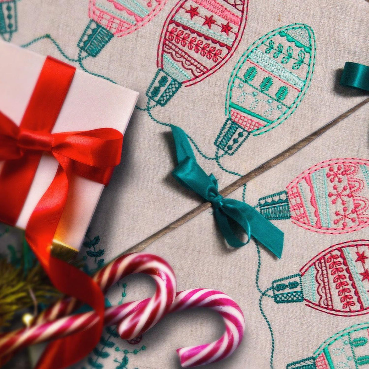 OESD Holiday Stitches Machine Embroidery Designs, USB